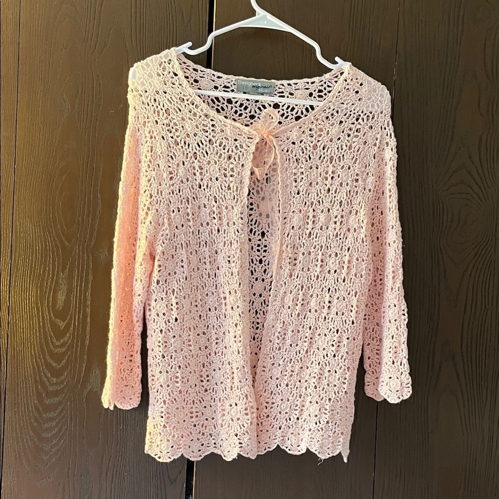 Designer’s Studio 3/4 sleeved, pink, crocheted sweater. Size Medium.